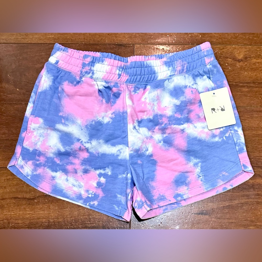 Women’s R+R shorts, new with tags, size Large, thicker material, great quality.
